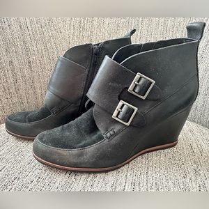 Korks By Kork-Ease Hanska Black Leather & Suede Wedge Zip Bootie Size 9.5 Womens